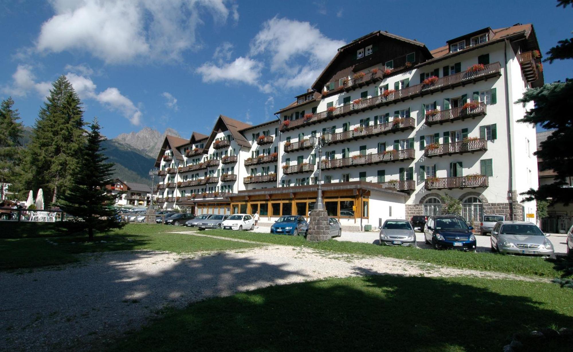 Th San Martino - Majestic Dolomiti Hotel Сан-Мартіно-ді-Кастроцца Екстер'єр фото